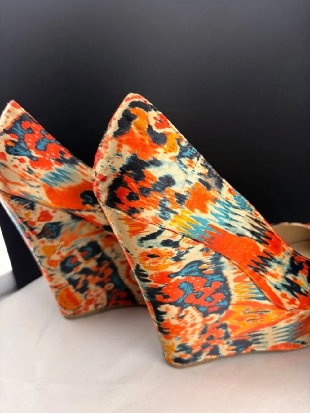 Breckelle's Platform Wedge Abstract Multicolor Fabric Women's Heels Size 9 - Picture 8 of 13